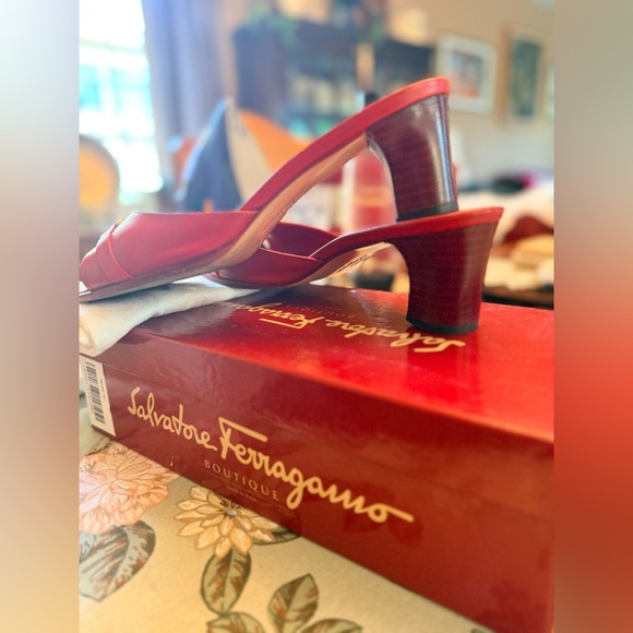 Salvatore Ferragamo Lennor Coral Leather Slide Heels| 9.5B - Picture 2 of 5